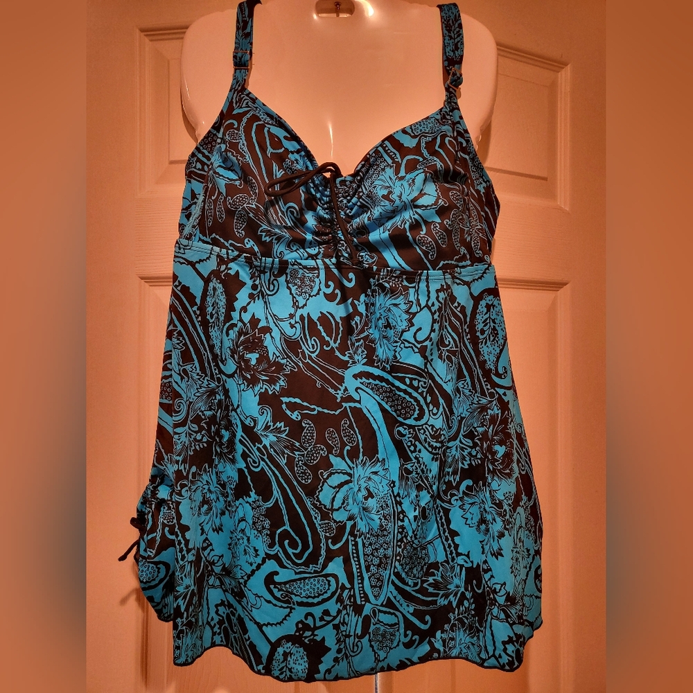 Septangle Women's Ruched Swim Top